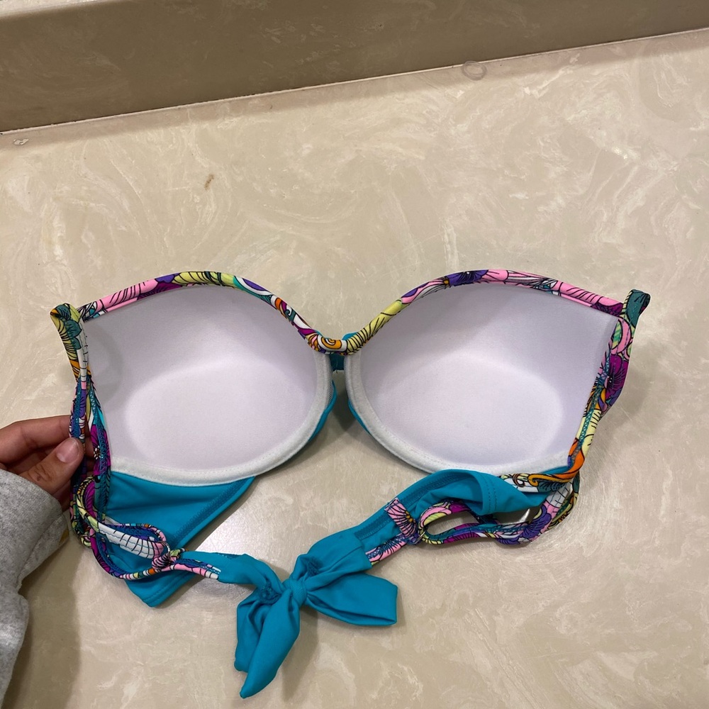 Bikini - Picture 3 of 3